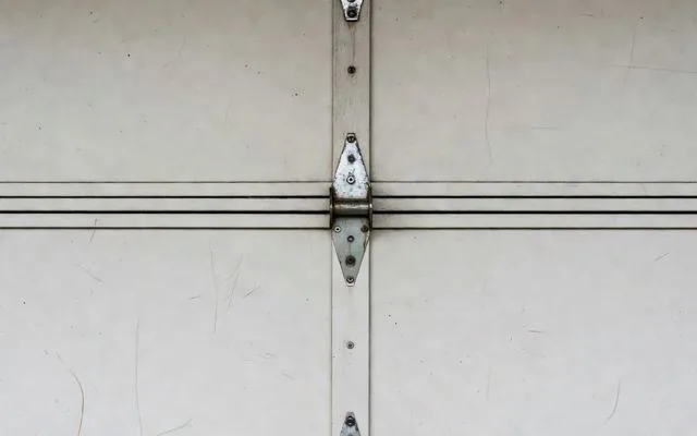 Worn rollers and hinges on a panel joint